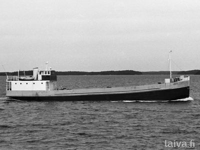 Hiekkalaiva Greta matkalla Helsingistä Porvooseen heinäkuussa 1983.