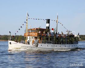 J. L. Runeberg juhannuksena 2012 Helsingin vesillä.