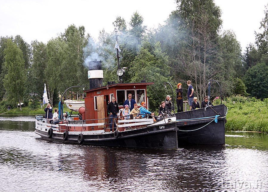 Tapio proomuineen höyrylaivaregatassa Jämsässä 2011.
