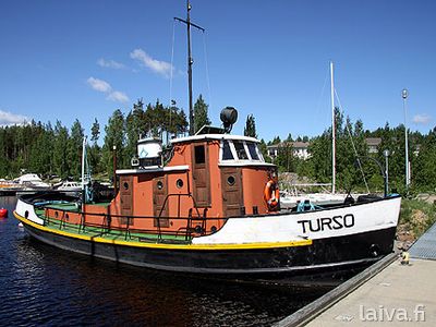 Moottorihinaaja Turso kotilaiturissaan Joutsenossa 2011.