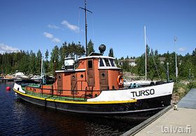 Moottorihinaaja Turso kotilaiturissaan Joutsenossa 2011.